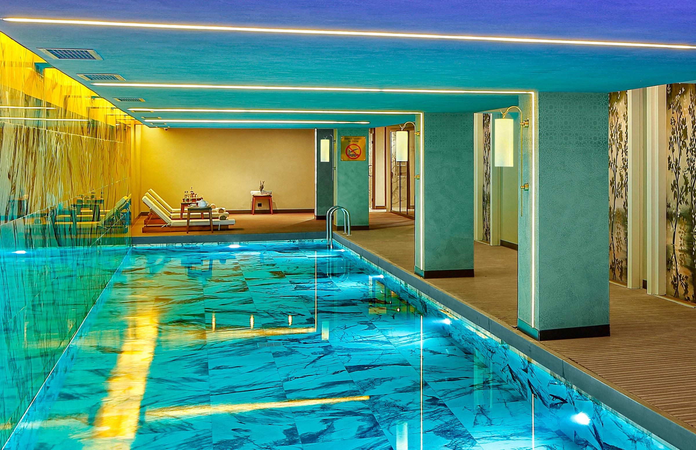 Wanda Vista Istanbul Hotel Bagian luar foto The swimming pool at the Mandarin Oriental, Munich