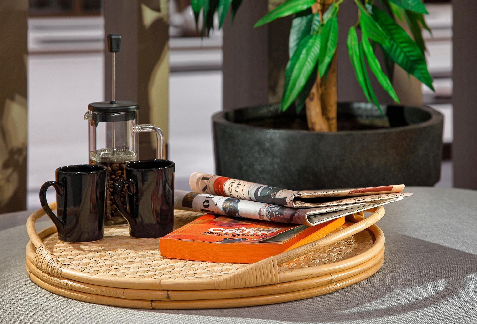 Wanda Vista Istanbul Hotel Bagian luar foto A rattan tray
