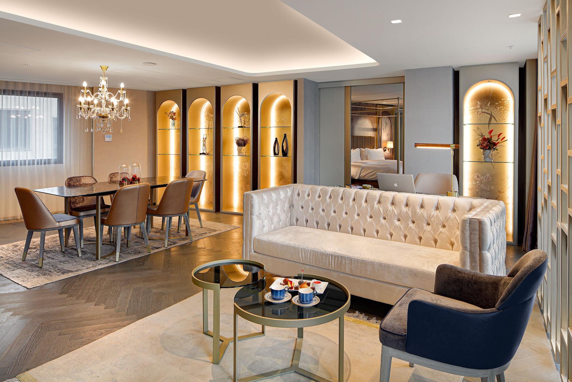 Wanda Vista Istanbul Hotel Bagian luar foto The interior of a suite at the Mandarin Oriental, London