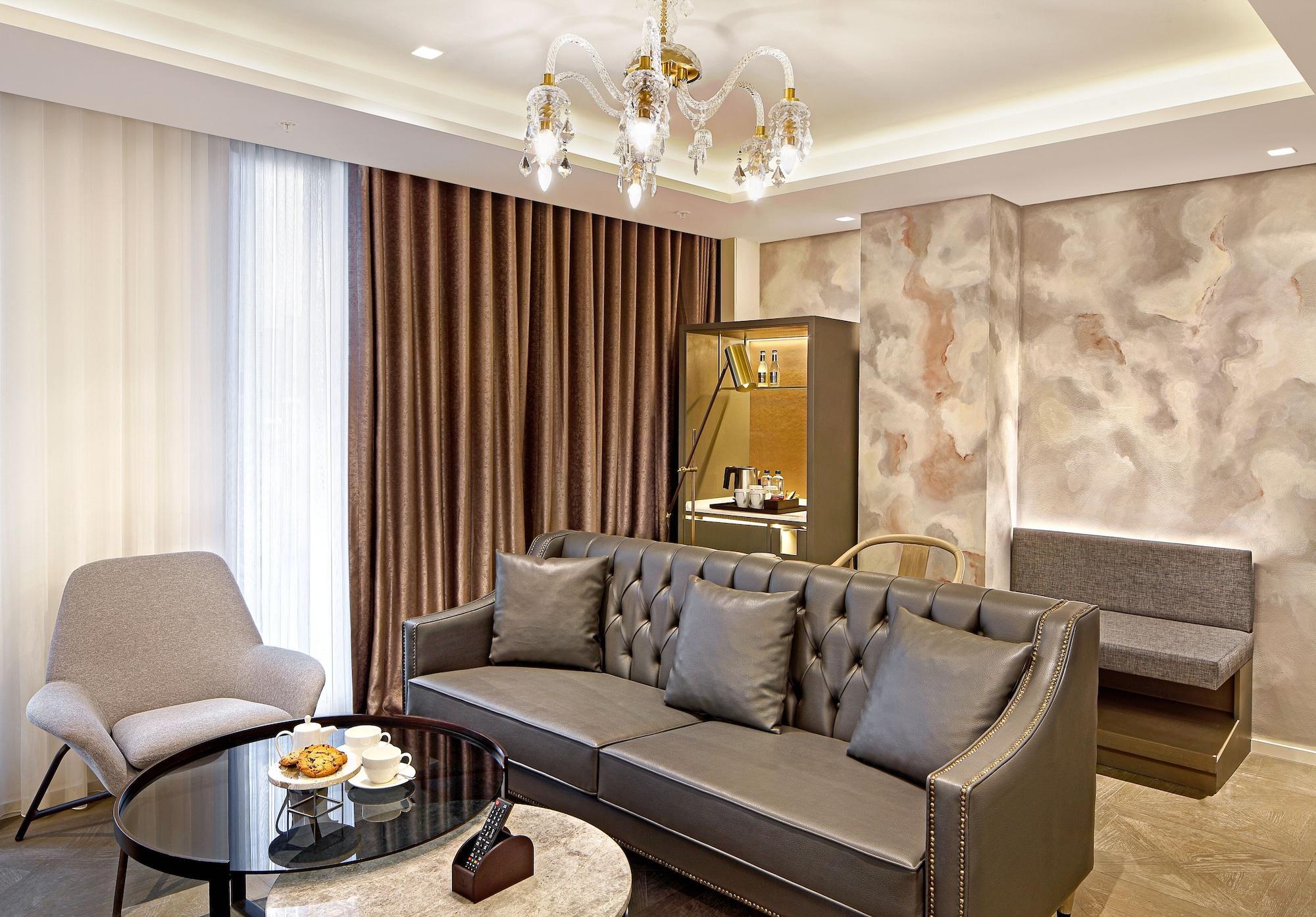Wanda Vista Istanbul Hotel Bagian luar foto A living room in a suite at the hotel
