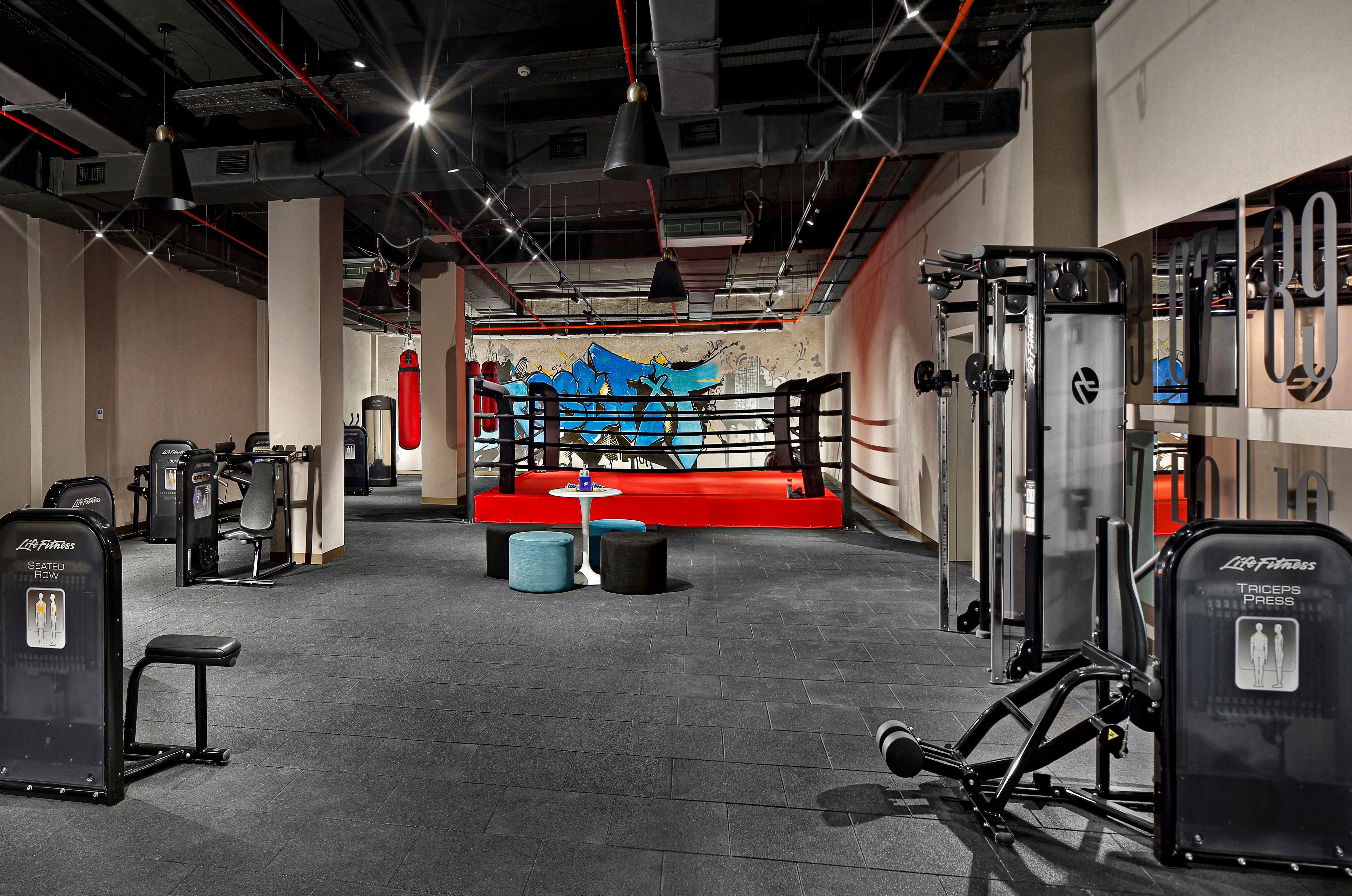 Wanda Vista Istanbul Hotel Bagian luar foto The gym at The Standard East Village