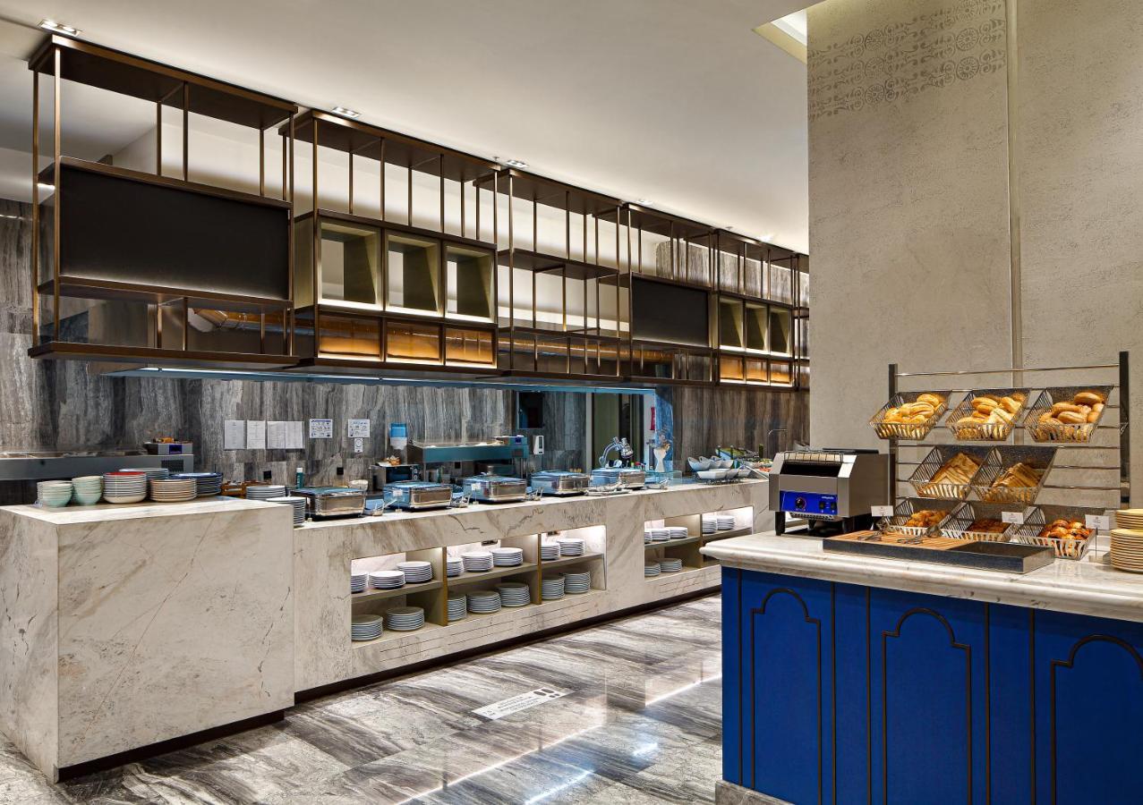 Wanda Vista Istanbul Hotel Bagian luar foto The buffet at the hotel